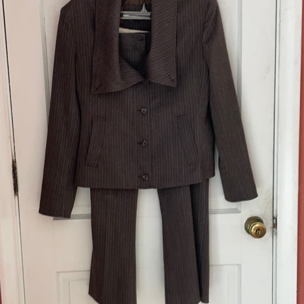Areli suit. NWT.